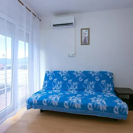 Apartment 5198d Gradac (Split-Dalmatia)