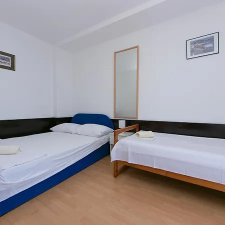 5198d Apartment Gradac (Split-Dalmatia)